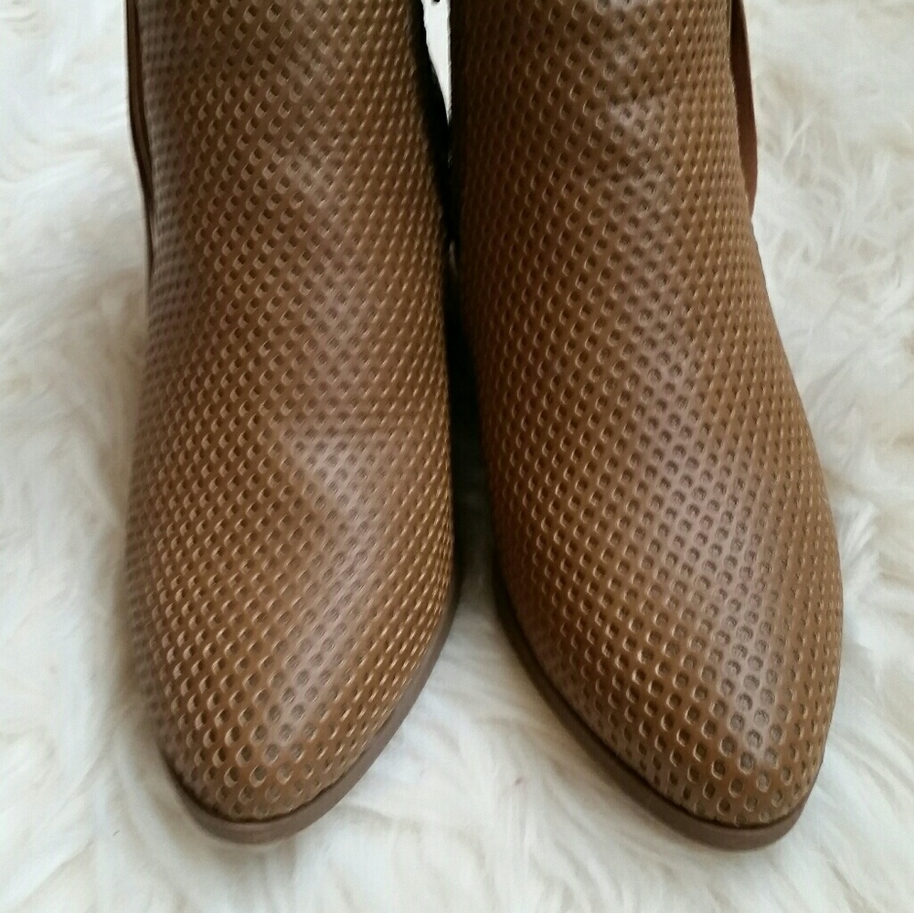 Ankle boots with tassel